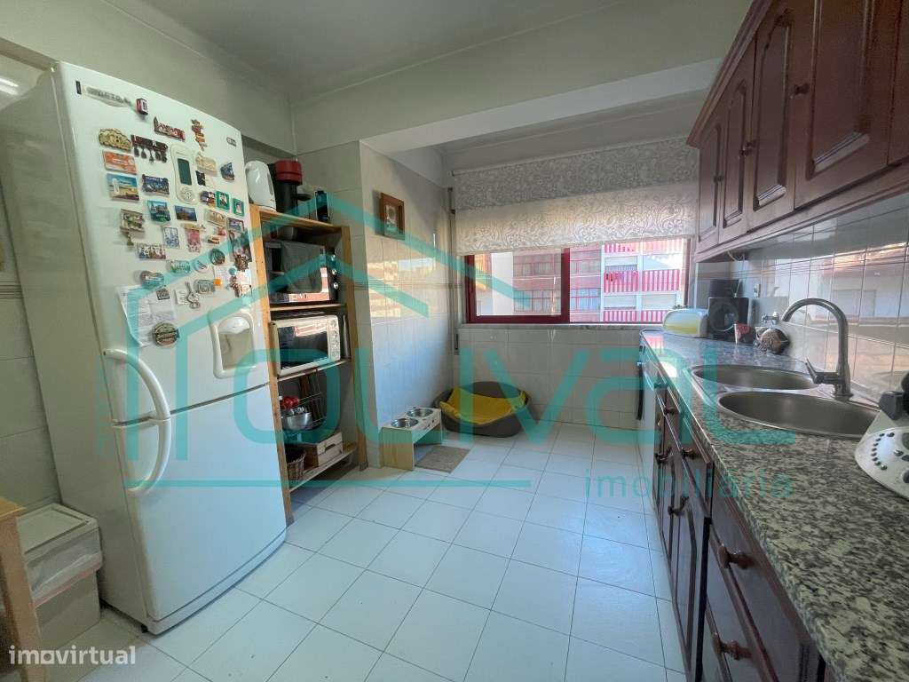 RESERVADO Apartamento T4 transformado em T3-13