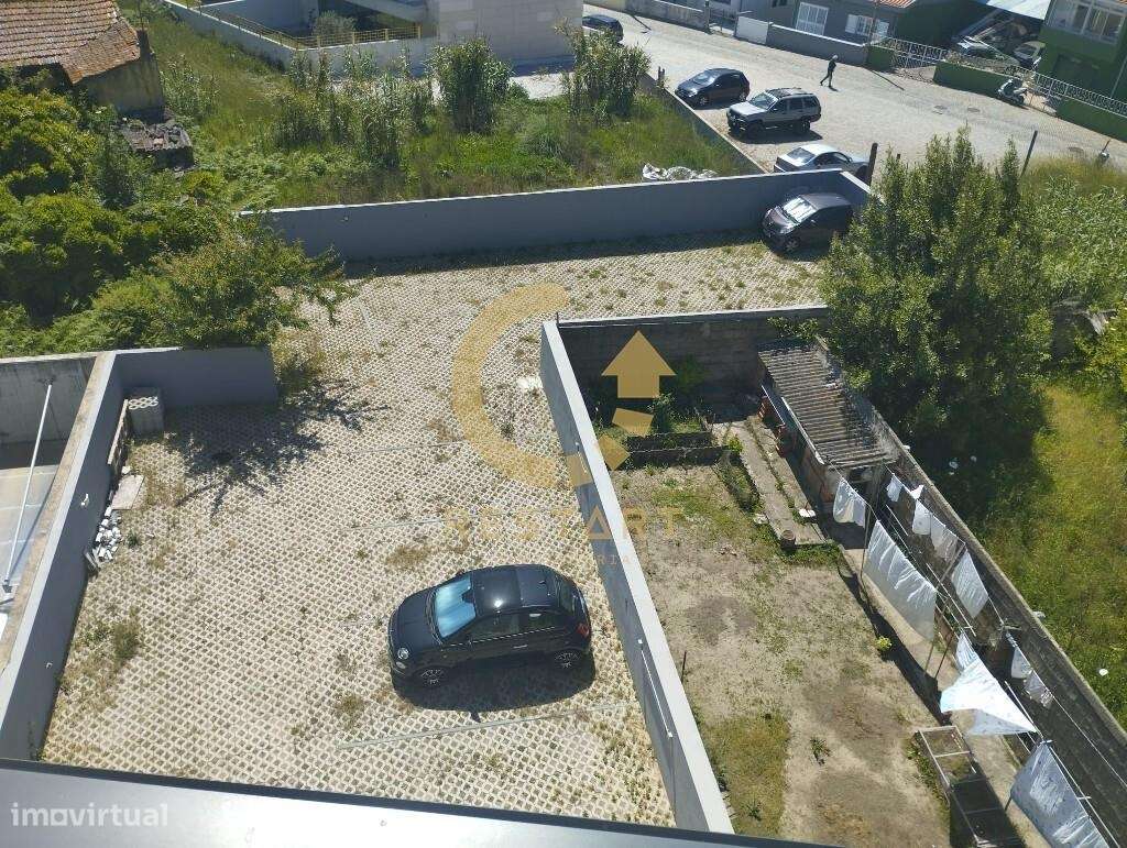 Apartamento T0 com Varanda e Garagem – Leça da Palmeira-20
