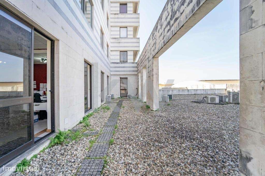 Escritório junto à Rodoviária | Muita luz natural | Para Venda - Grande imagem: 3/20