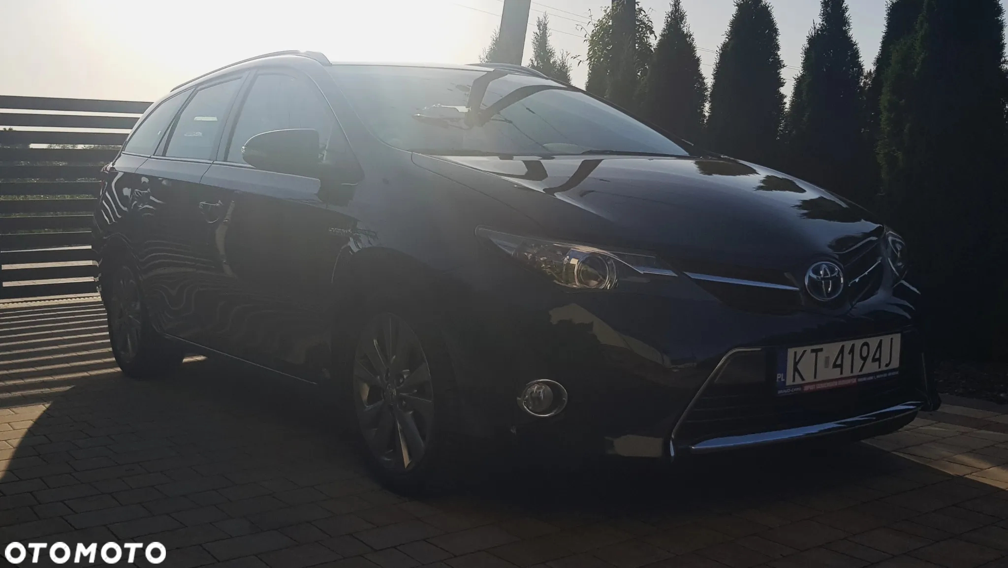 Toyota Auris 1.8 VVT-i Hybrid Automatik Design Edition - 4