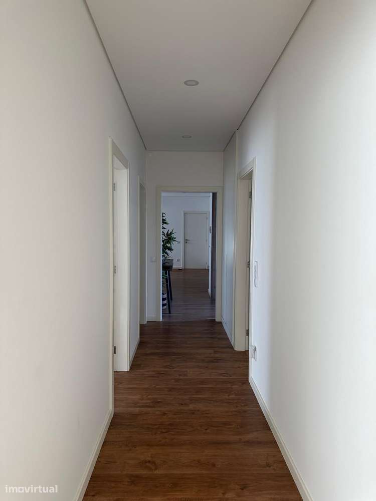 Moradia T3 contemporânea e sofisticada em Santa Maria da Feira - Grande imagem: 5/22