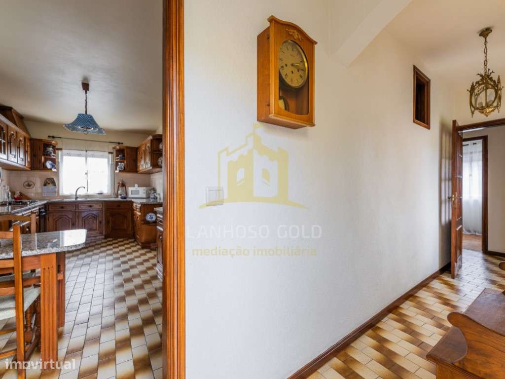 Moradia T6 em Lanhoso - Espaço, Conforto e Versatilidade-5