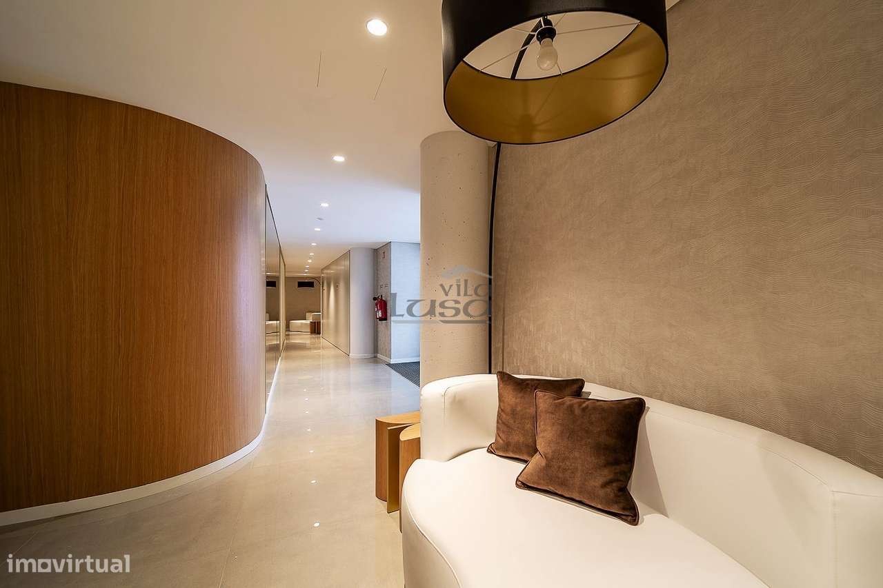 Apartamento T2,  3 wcs (2 suites) com Garagem Dupla no Centro de Gaia - Grande imagem: 2/27