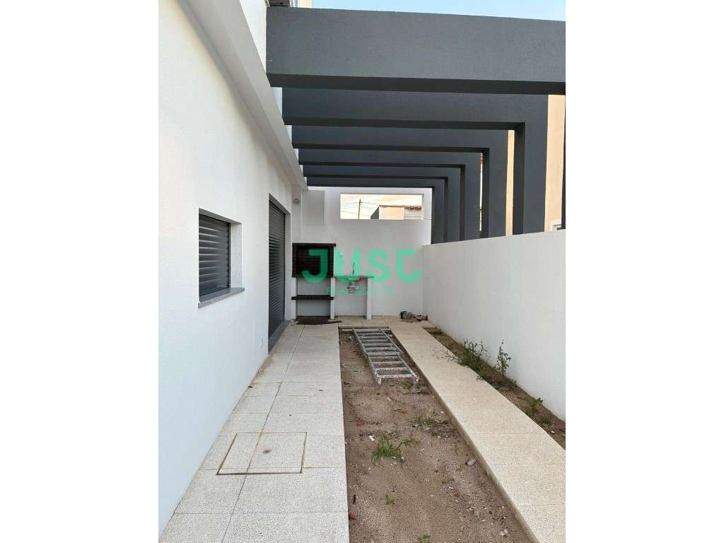 Moradia T4 NOVA E PRONTA A ESTREAR em Pinhal General - Fernão Ferro. - Grande imagem: 4/25