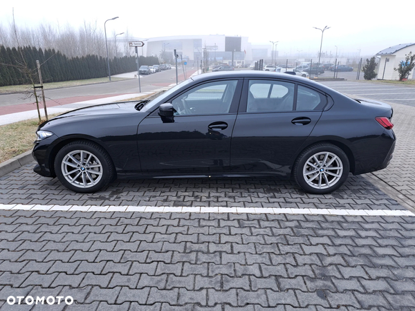 BMW Seria 3 330i xDrive - 19