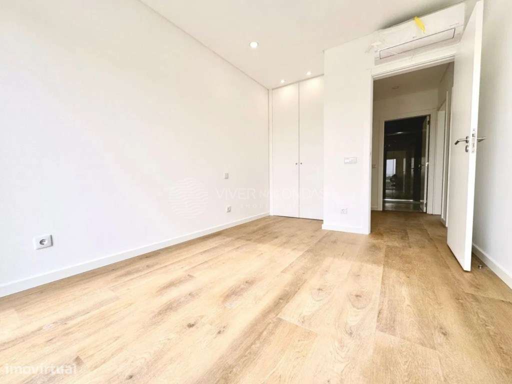 Moradia T4 de Luxo na Nova Urbanização da Caparica.-10