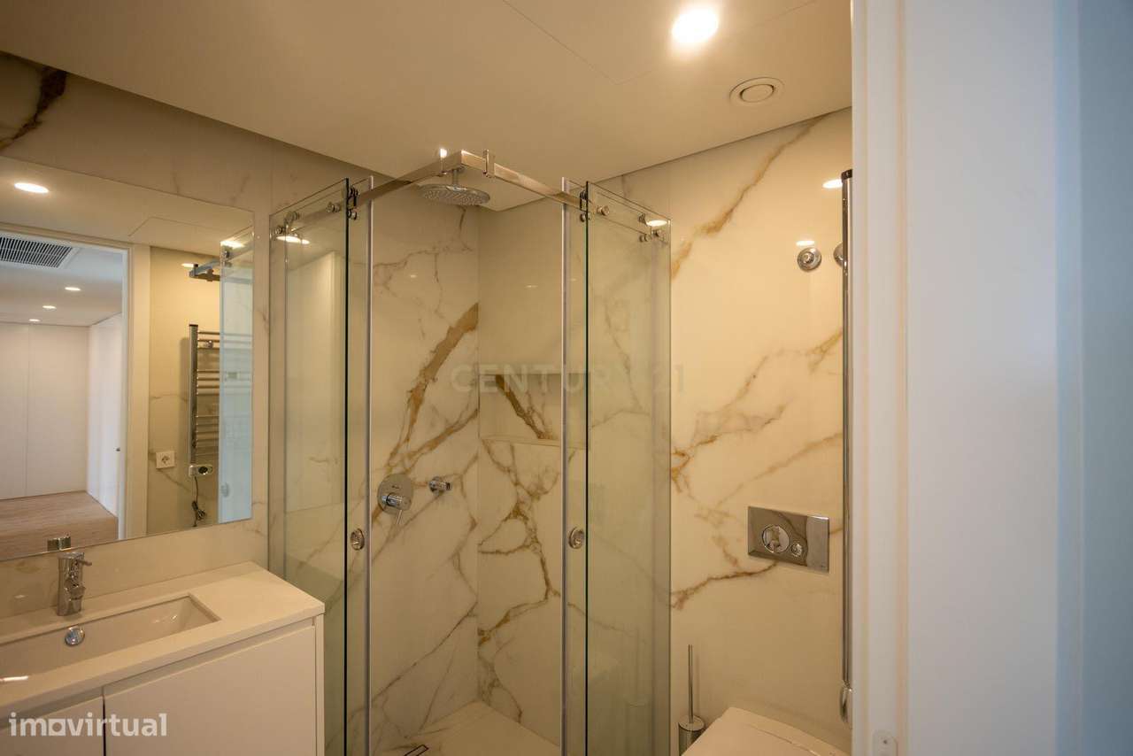 Apartamento T4 com estacionamento e piscina - Areeiro - Grande imagem: 4/17