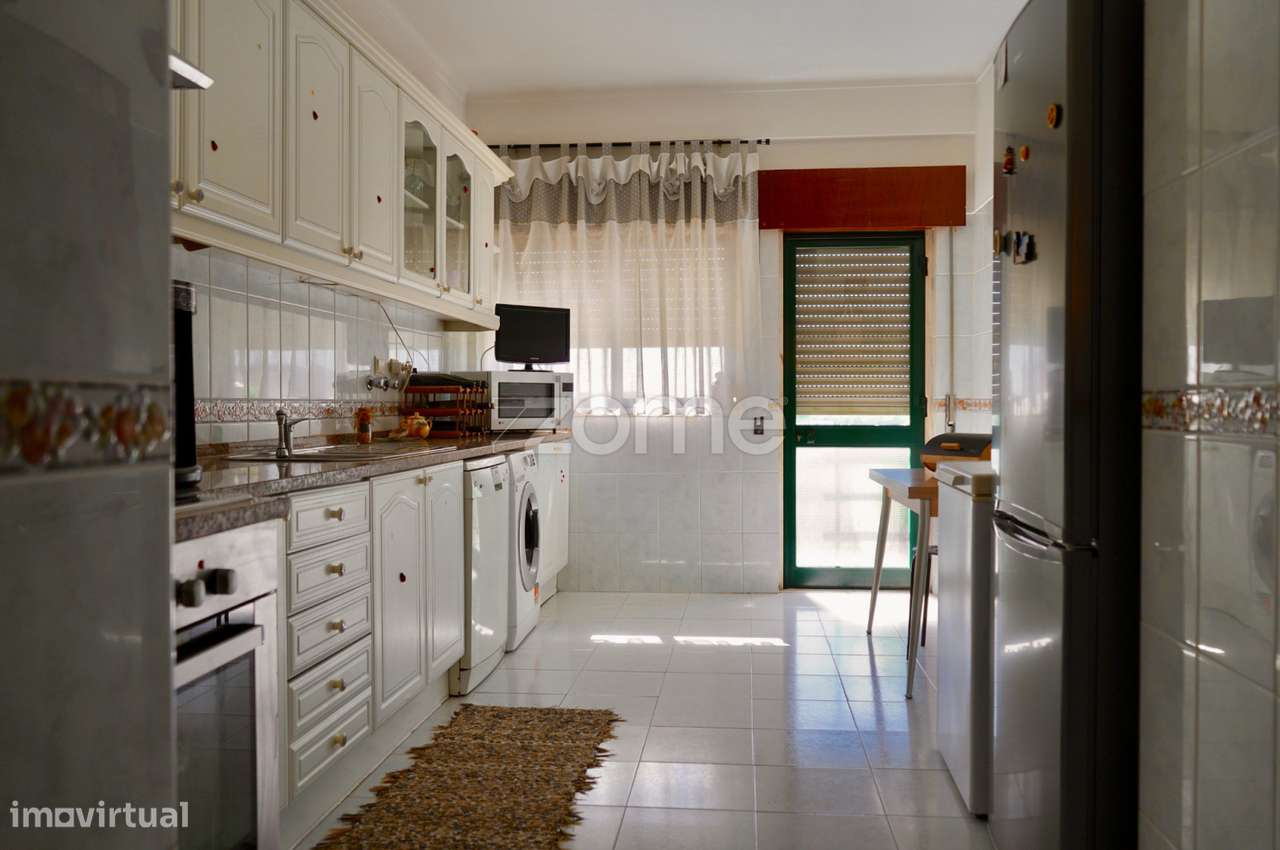 Apartamento T3 - Vale Mourão-0