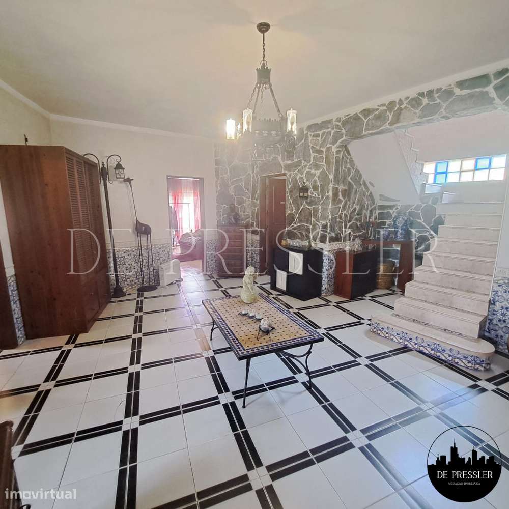 Excelente Moradia Isolada em Santo António da Charneca - Barreiro-17