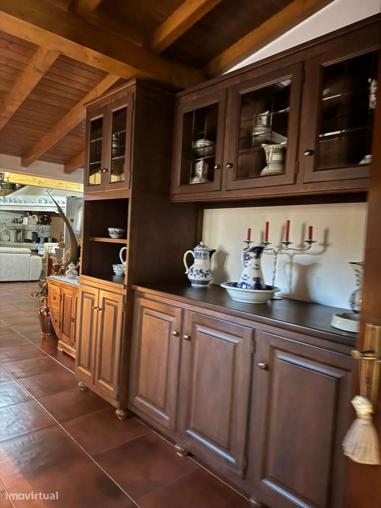 Moradia térrea T4 em pedra com 386m2 e terreno com 6.000m2, anexos.-20