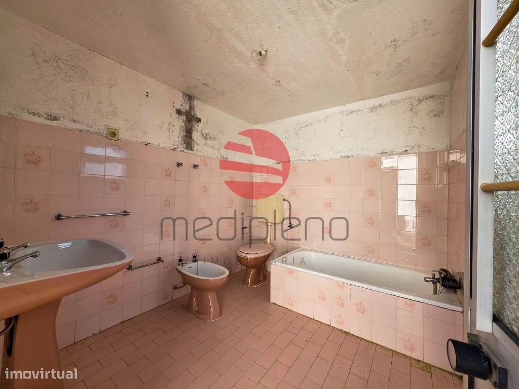 MORADIA T4 C/ GARAGEM-8