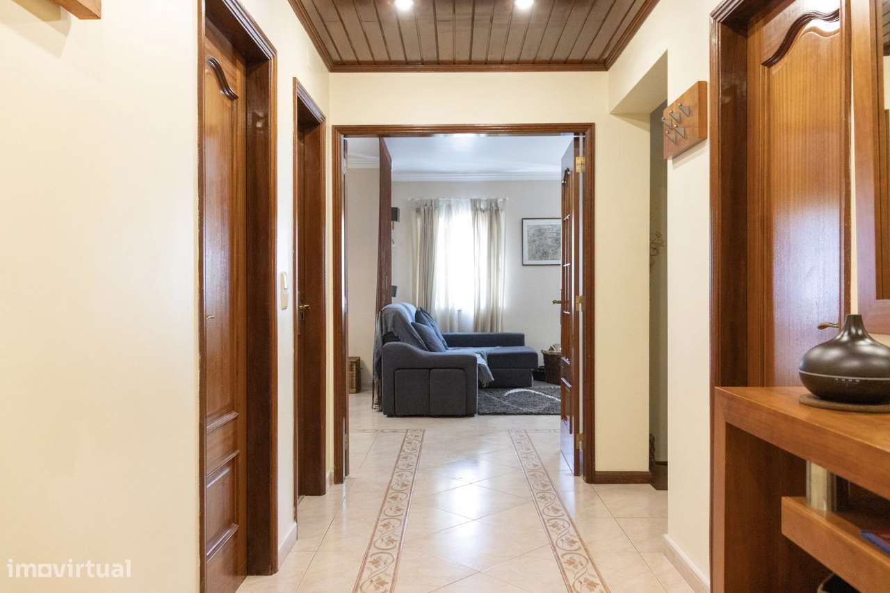 Moradia Geminada T4 em Varge Mondar, Rio de Mouro-4
