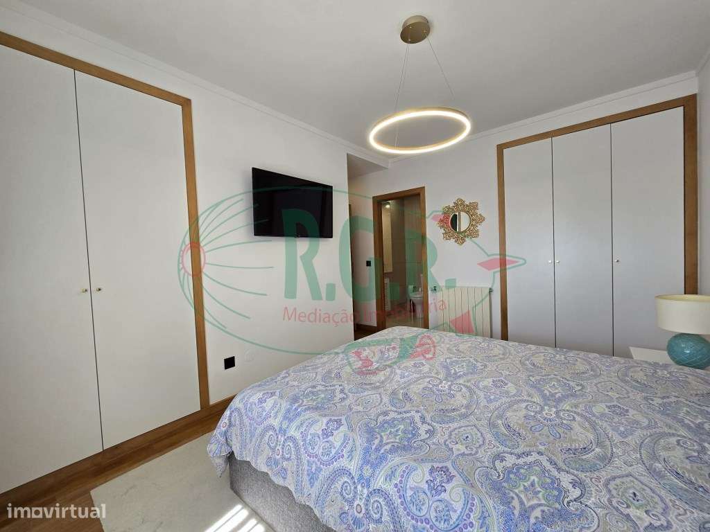 Apartamento T2| Lg Garagem 2 Carros | Localização Central São Cosme-31