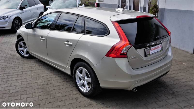 Volvo V60 D2 Geartronic Momentum - 8