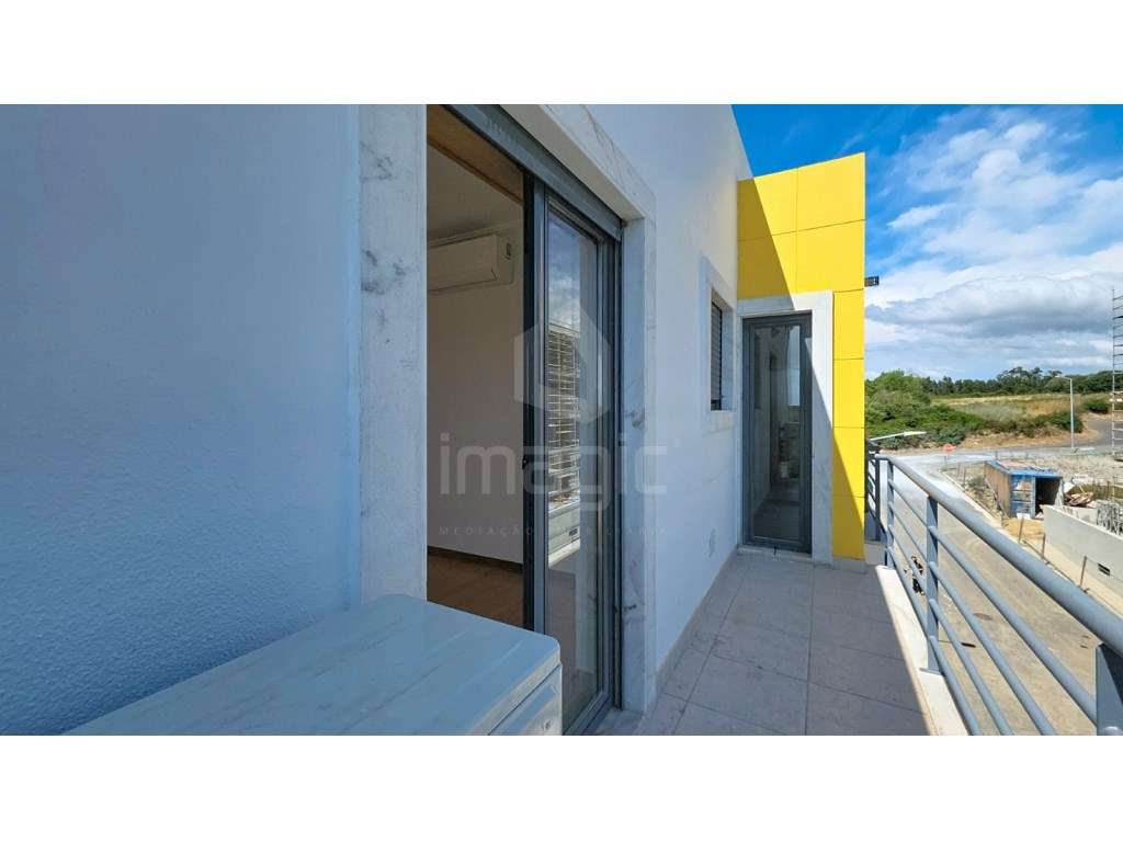 Apartamento T3 + sótão, usado, em Mafra.-25