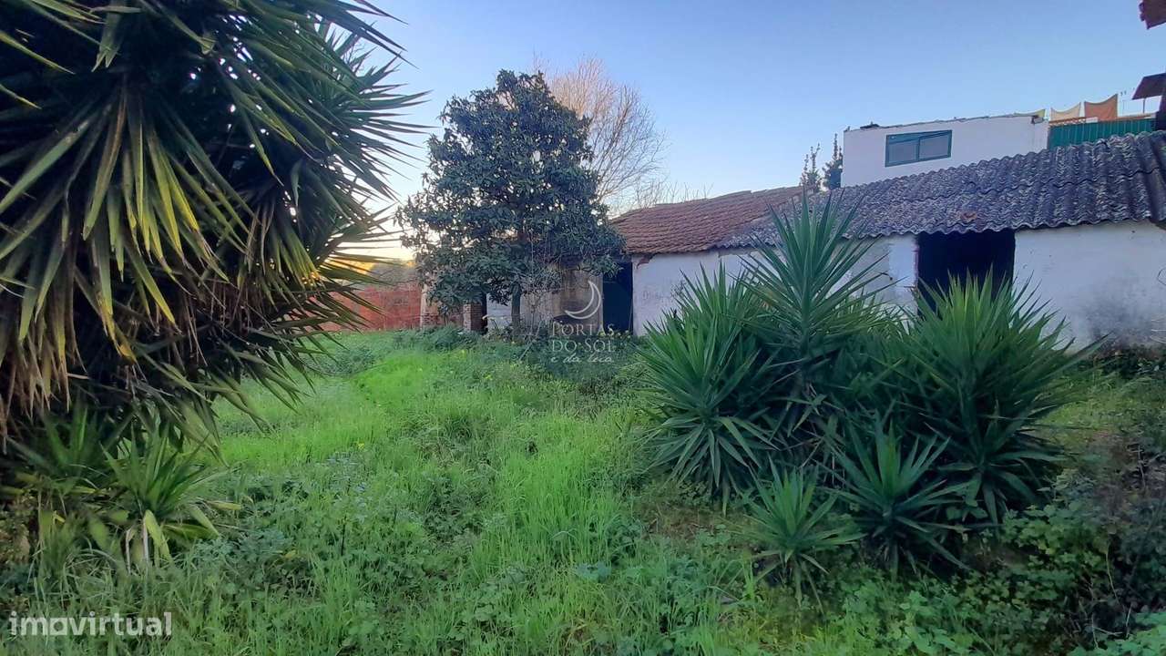 Moradia p/ Recuperar em 7.480 m2 de Terreno.-1