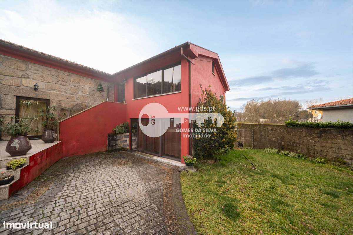 Moradia T4 com Piscina e Cativante Área Exterior - Grande imagem: 4/34