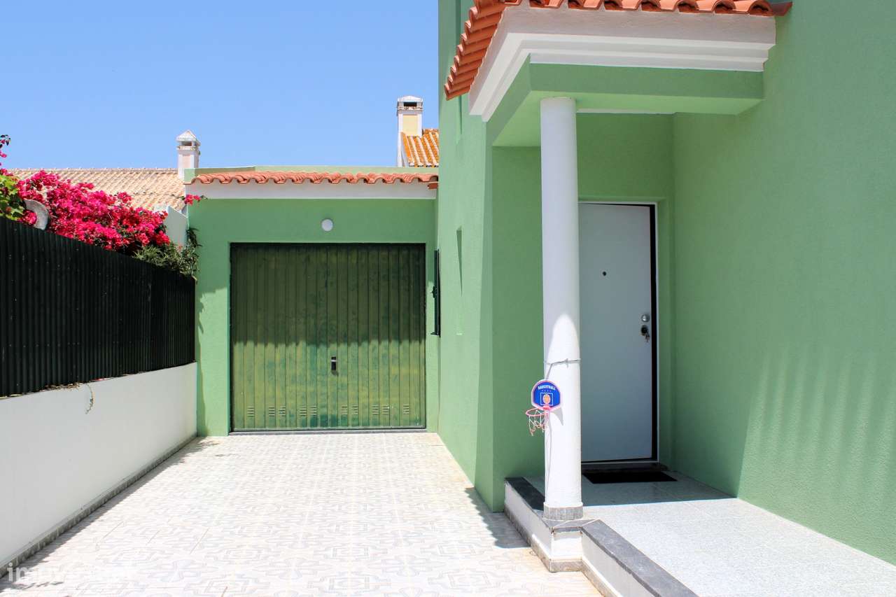 Moradia de Gaveto / 5 Assoalhadas / Charneca da Caparica-46