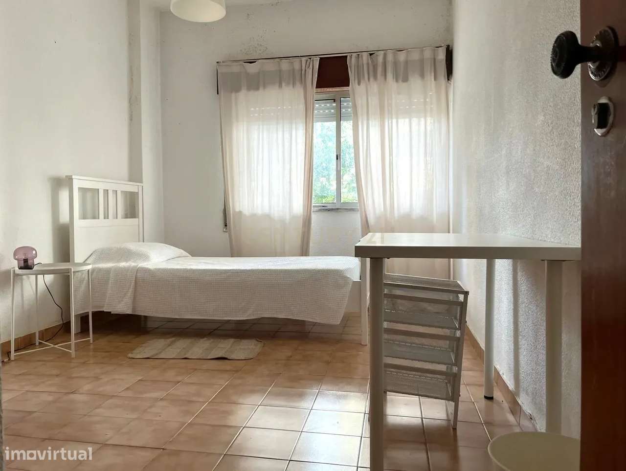 Apartamento T3 em Faro, muito central, próximo da Universidade.-5