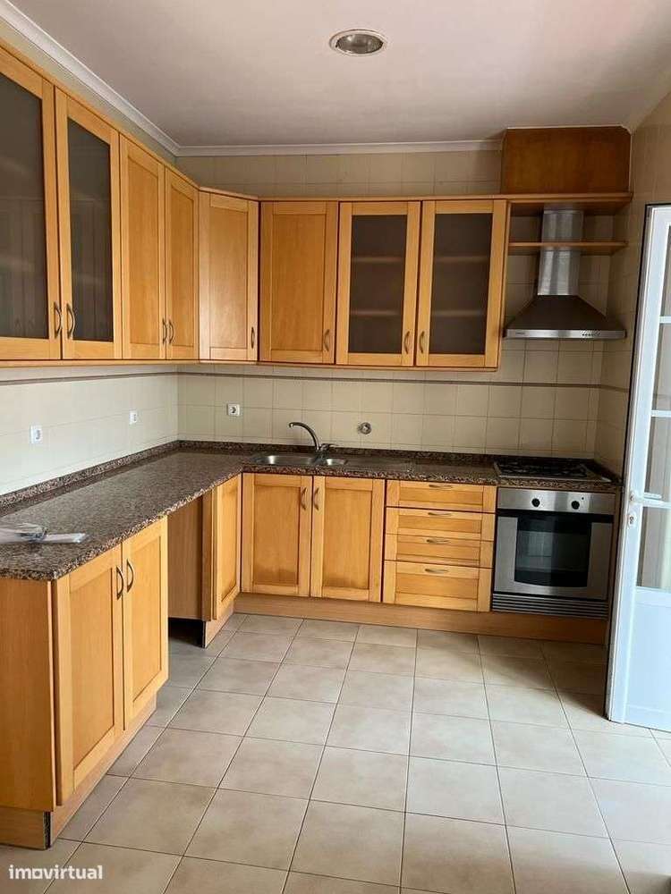 Excelente apartamento T4 para arrendar no centro de Torres Vedras!! - Grande imagem: 3/27