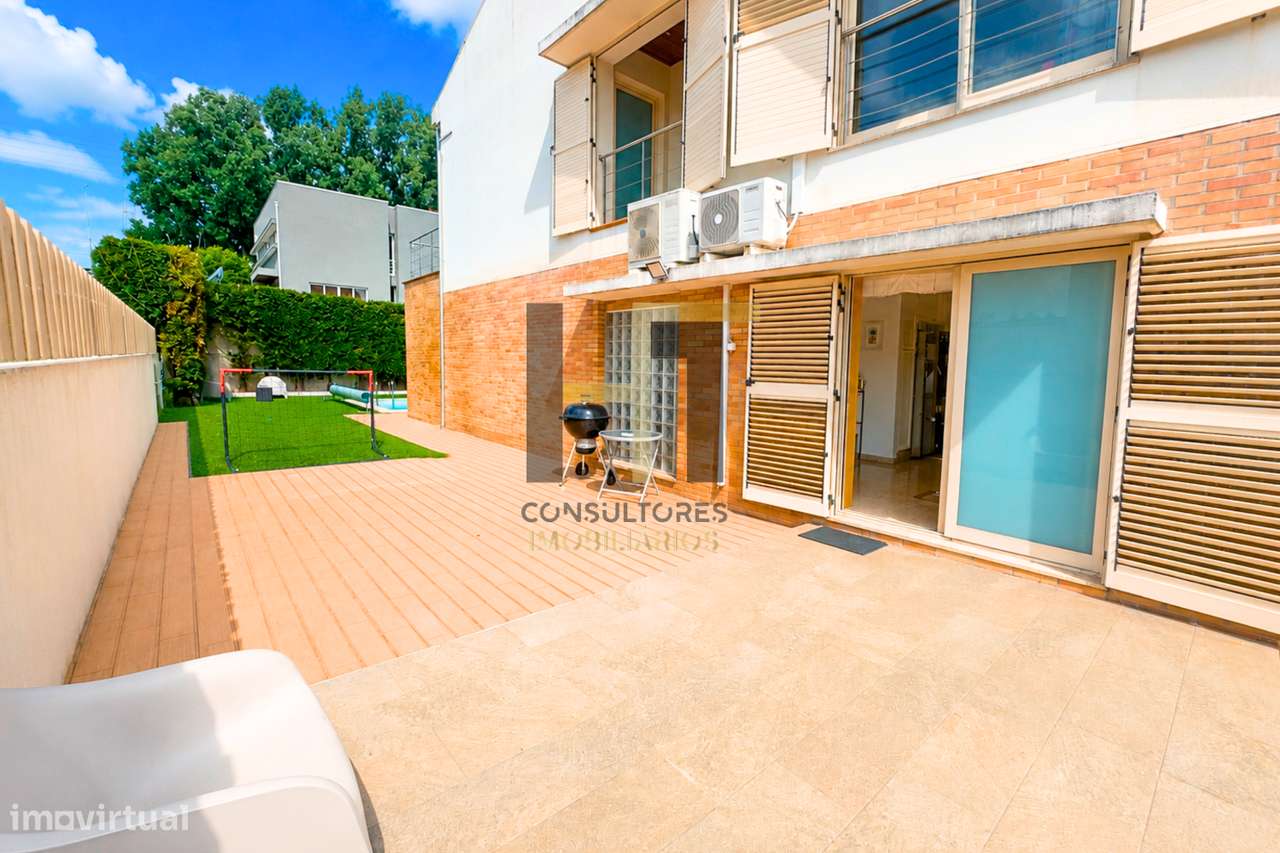 Moradia T3 | 4 Frentes | Piscina, Suite c/ Closet, Garagem 3 Carros |-48