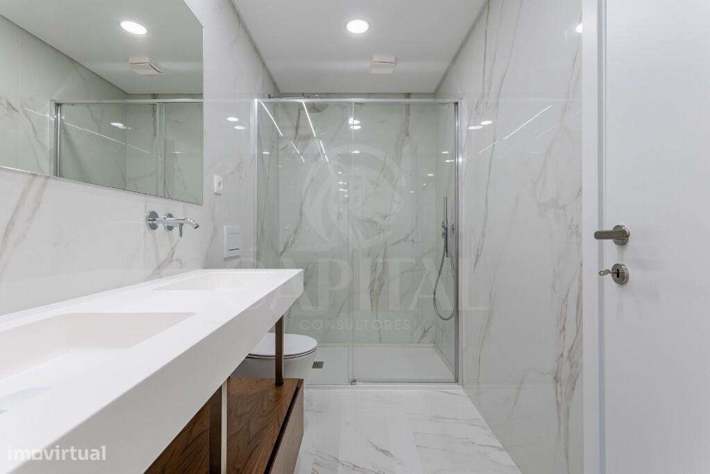 Apartamento T5 Duplex Exclusivo em Primeira Linha de Mar-26