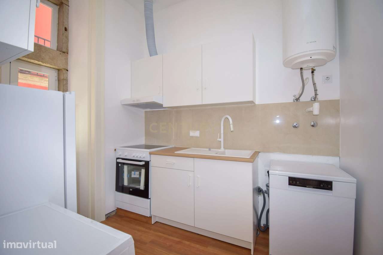 Apartamento T2 renovado na Rua dos Fanqueiros-15