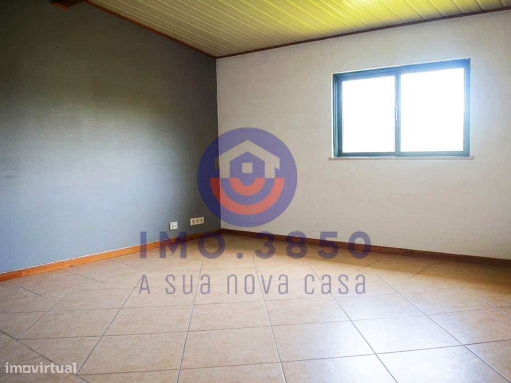 Moradia T4 c/ excelentes áreas-13