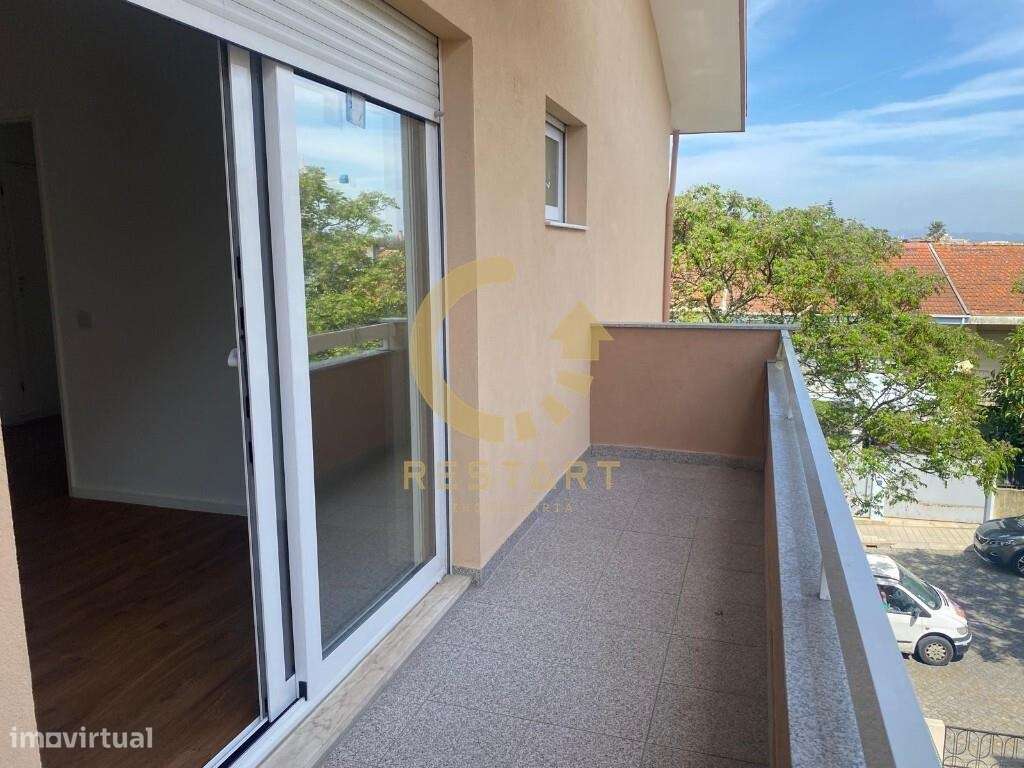 T3 em Águas Santas com 3 frentes, totalmente renovado com muita lumino-27