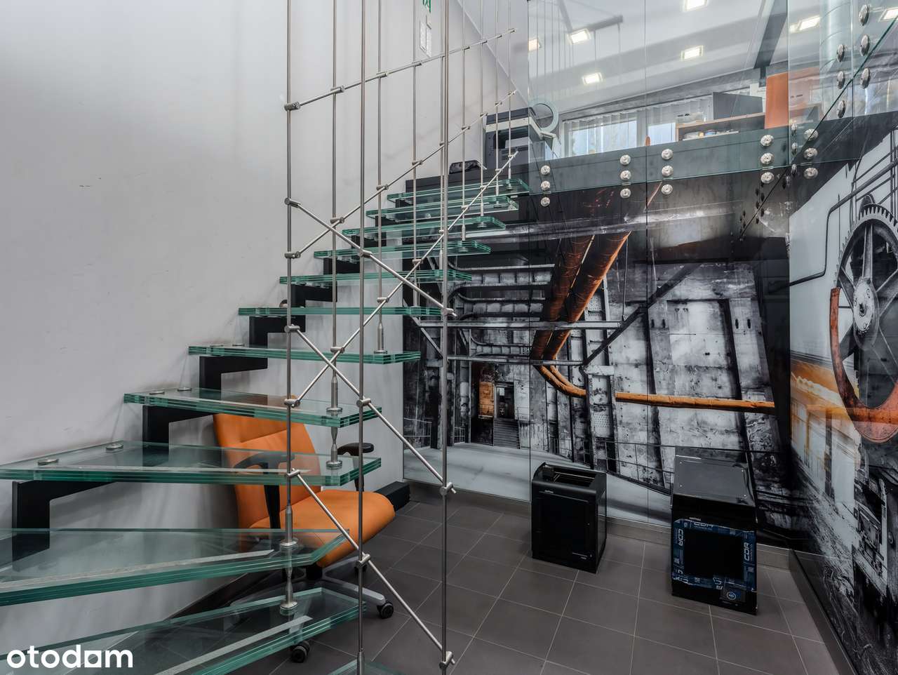 Budynek biurowo-magazynowy 625 m2 z dużą działką 3298 m2 w Centrum-13