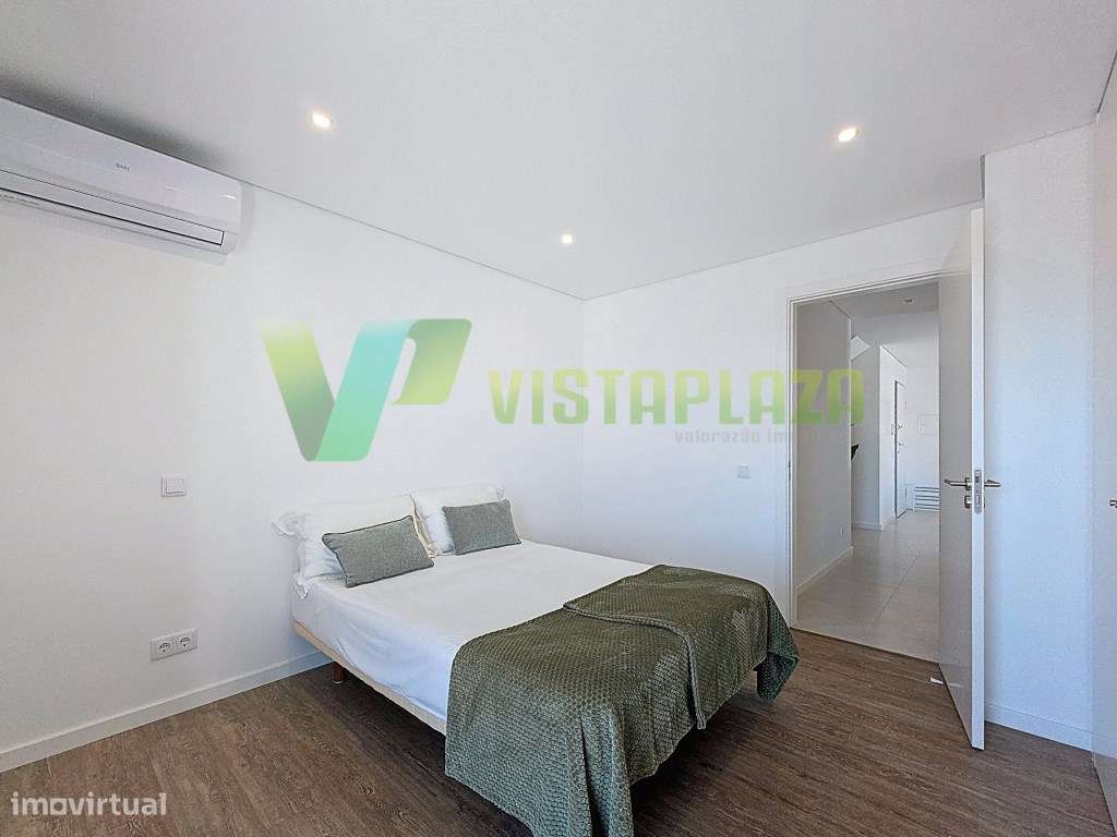 Apartamento Duplex com Terraço e Vista Panorâmica, piscina e garage...-20