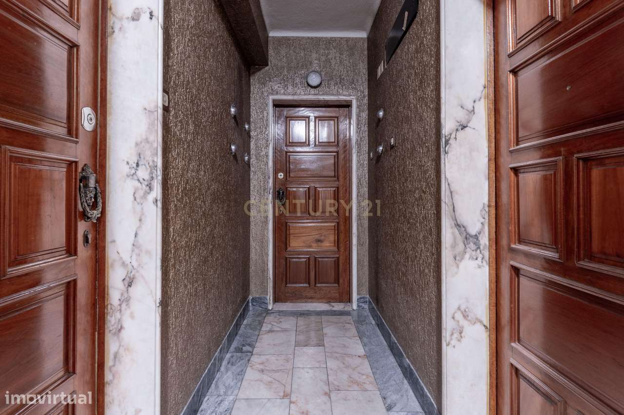 Apartamento T3 com Elevador e Garagem na Prestigiada Rua Luciano Corde - Grande imagem: 5/30