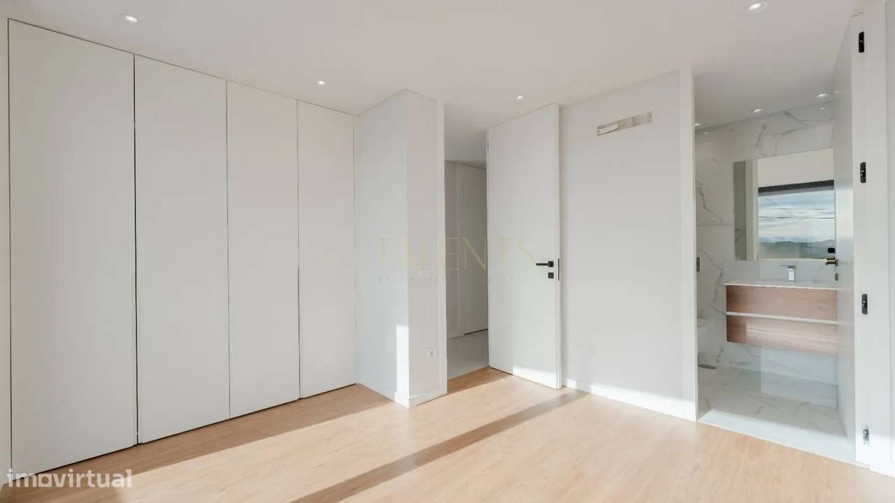 Moradia T4 de Luxo em Gonça a 10 Minutos do Centro de Guimarães-5