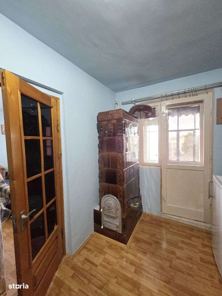 VANZARE 2 CAMERE - ORAS GAESTI - BLOC 29 - Imagine principală: 5/9