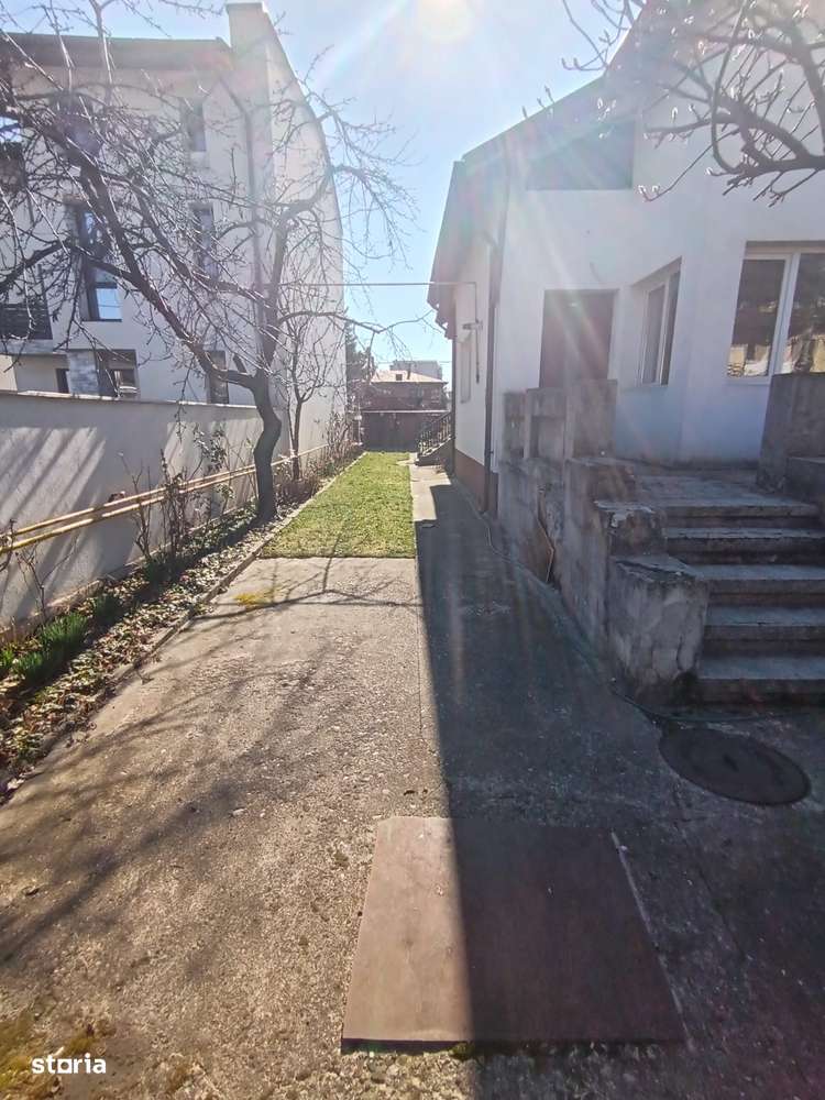 Vila ultracentral, Vasile Lupu - Imagine principală: 4/16