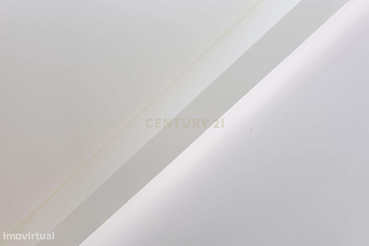 Andar de moradia T3 com logradouro independente - Grande imagem: 5/33