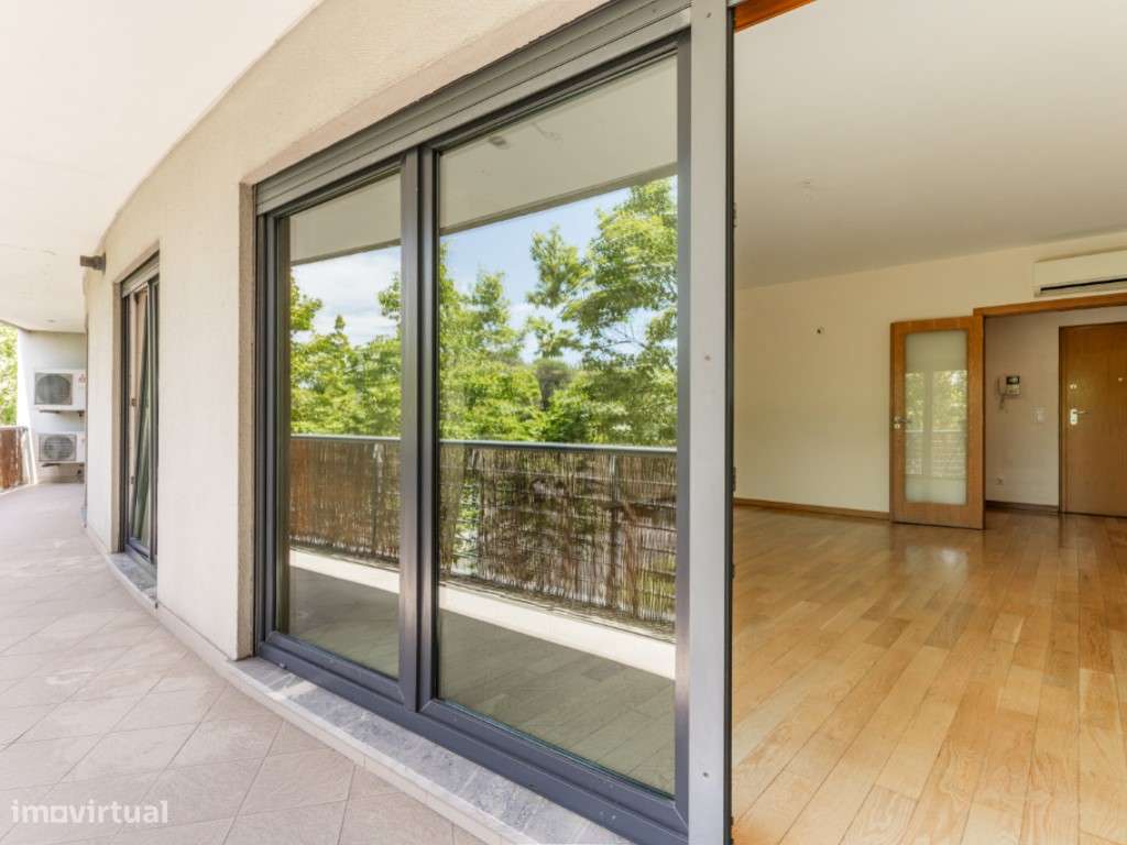 T3 com garagem e varanda com 23m2 - Colinas do Cruzeiro, Odivelas-6