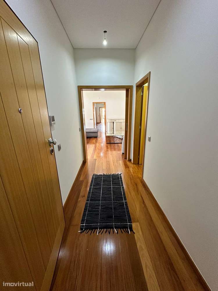 Apartamento T4 junto à praia no centro com excelentes acabamentos-17