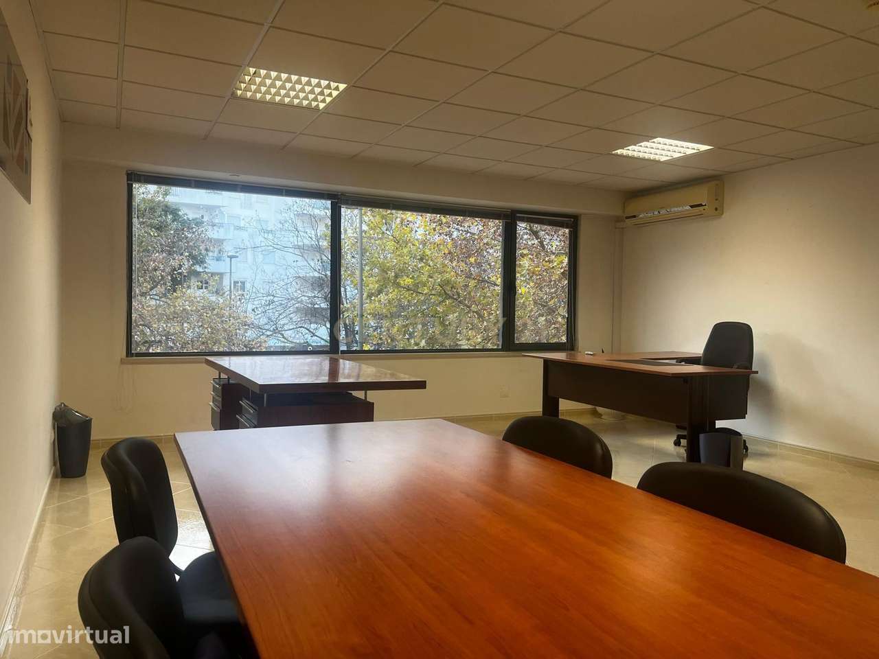 Escritório  na baixa de Albufeira, com lugar de garagem. - Grande imagem: 4/15