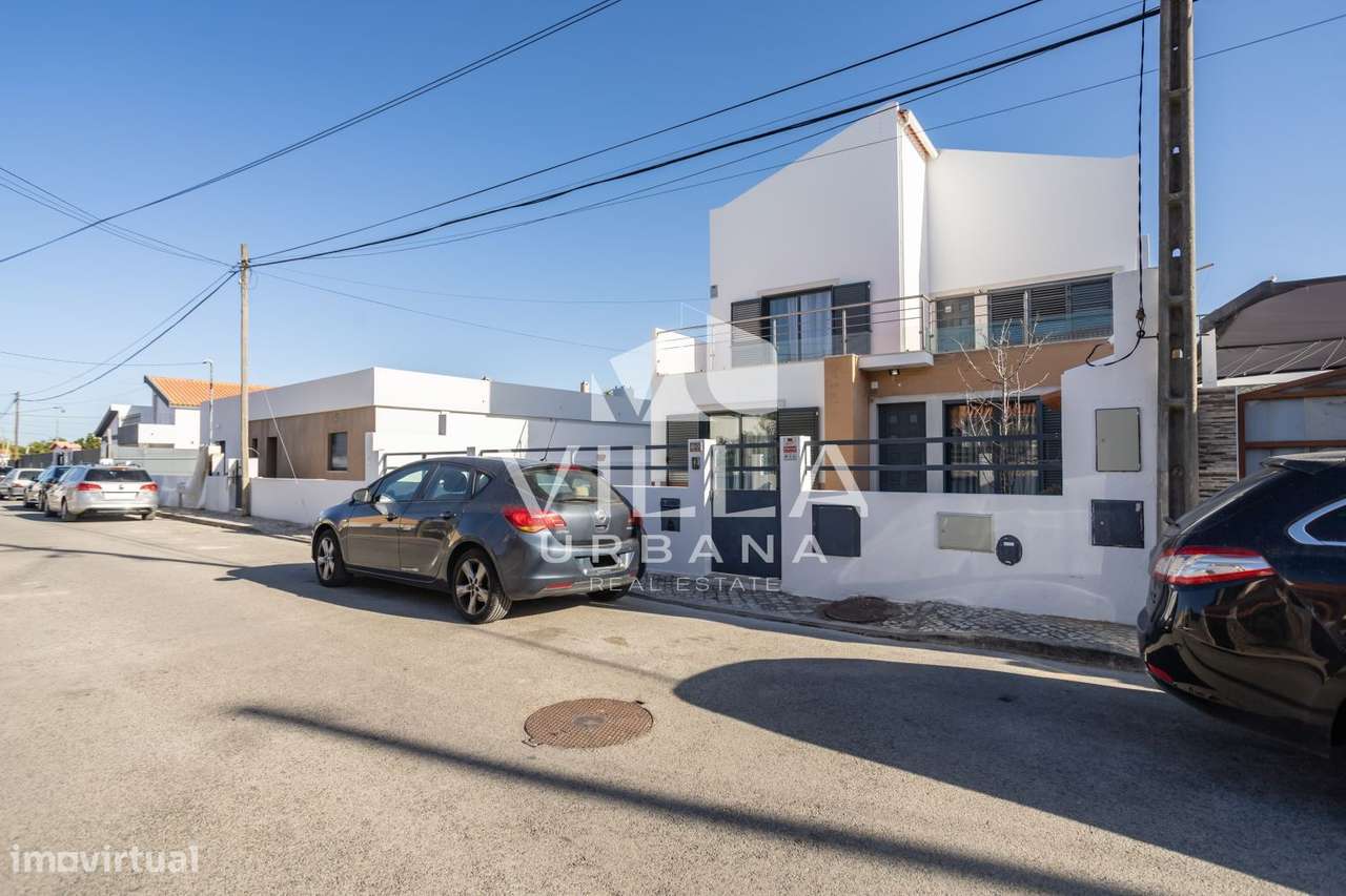 Moradia T3+1 Isolada com Jardim e Excelentes Áreas | Quinta do Anjo-3