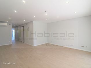 T2 com Terraço e Excelentes Acabamentos Perto da Praia de Carcavelos - Grande imagem: 2/21
