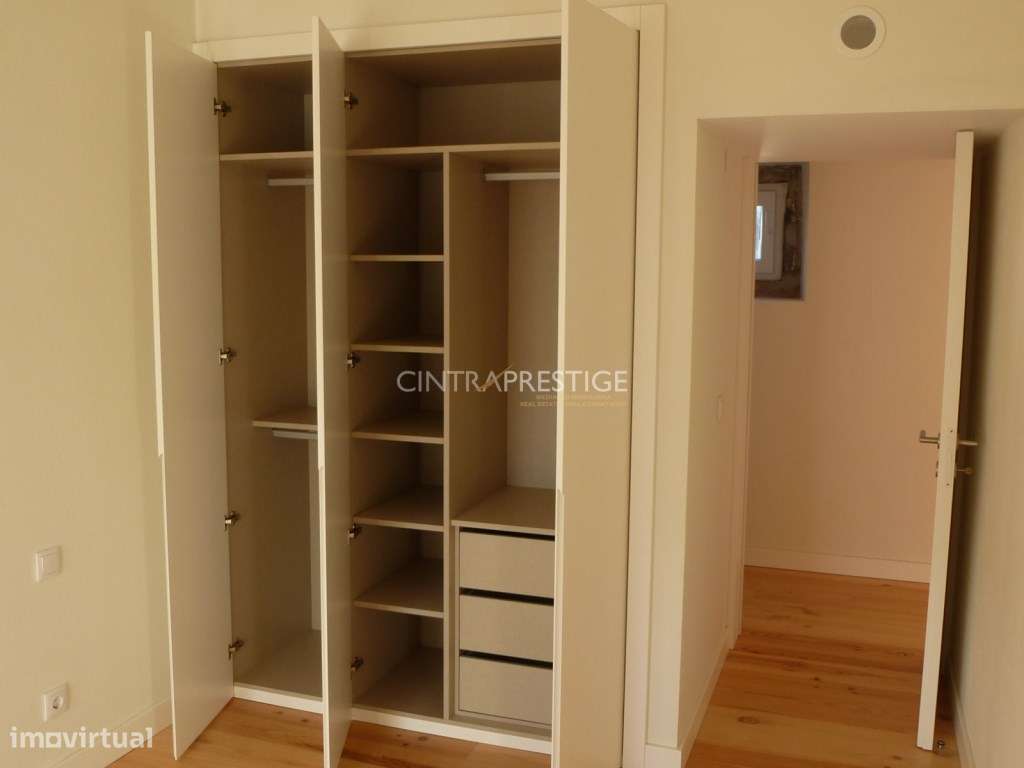 Moradia T2 totalmente recuperada em Almoçageme-13