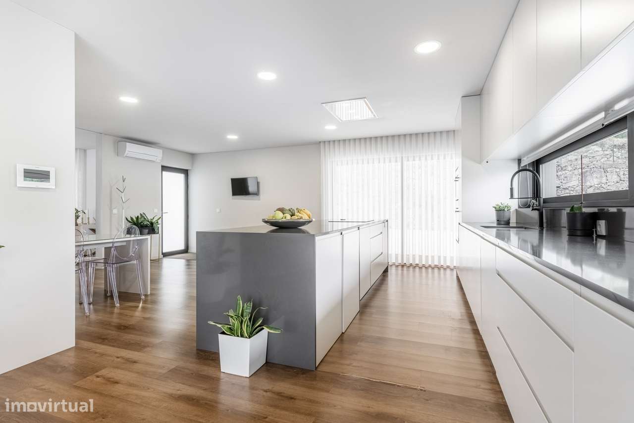 Moradia de Arquitetura Contemporânea com Piscina | Fafe-9