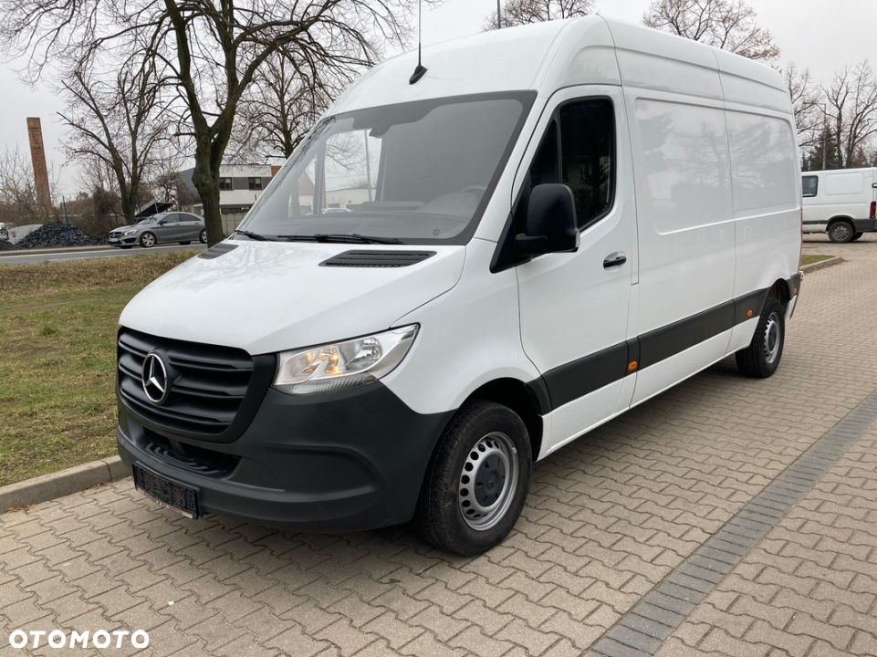 Mercedes-Benz Sprinter - 2