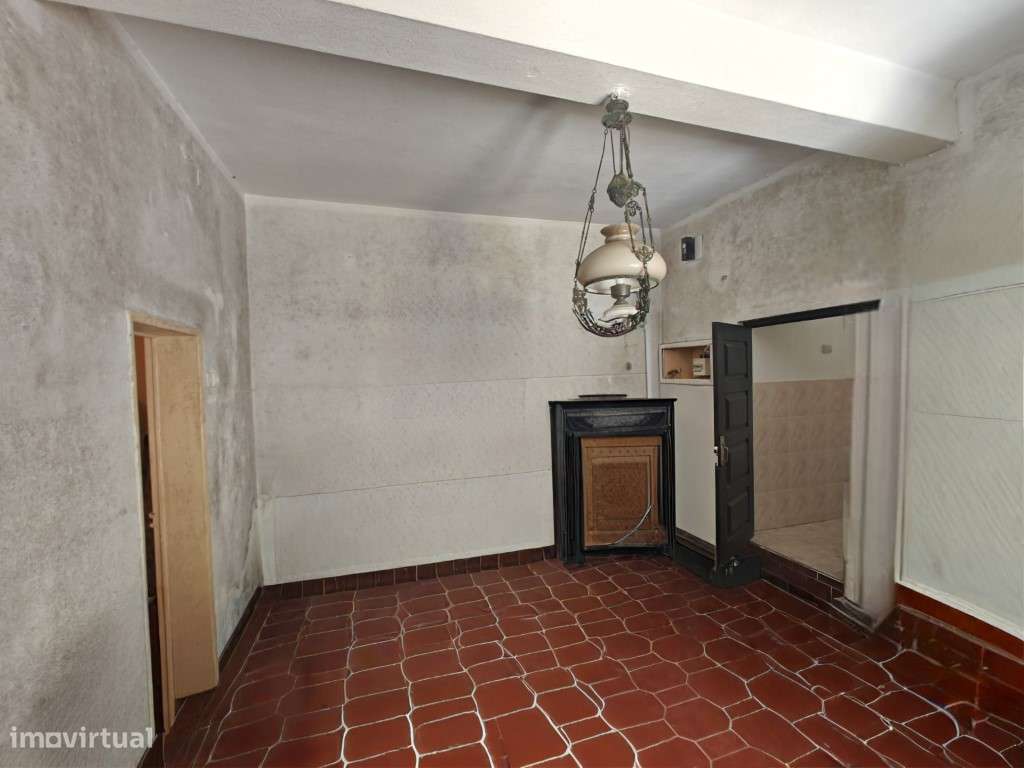 Moradia junto às muralhas do Castelo de Óbidos-19