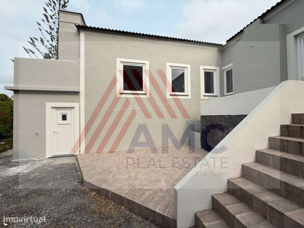 MORADIA T6 NO CENTRO DA VILA DA MADALENA-9