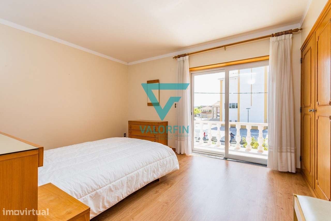 MORADIA T9 com 2.500m² de Terreno no Centro de Vermoil | Pombal-30