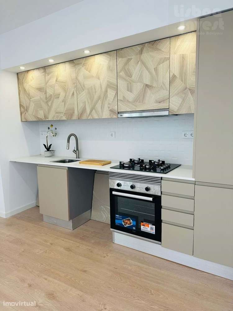 Vendo T2 Almada Totalmente Remodelado-3