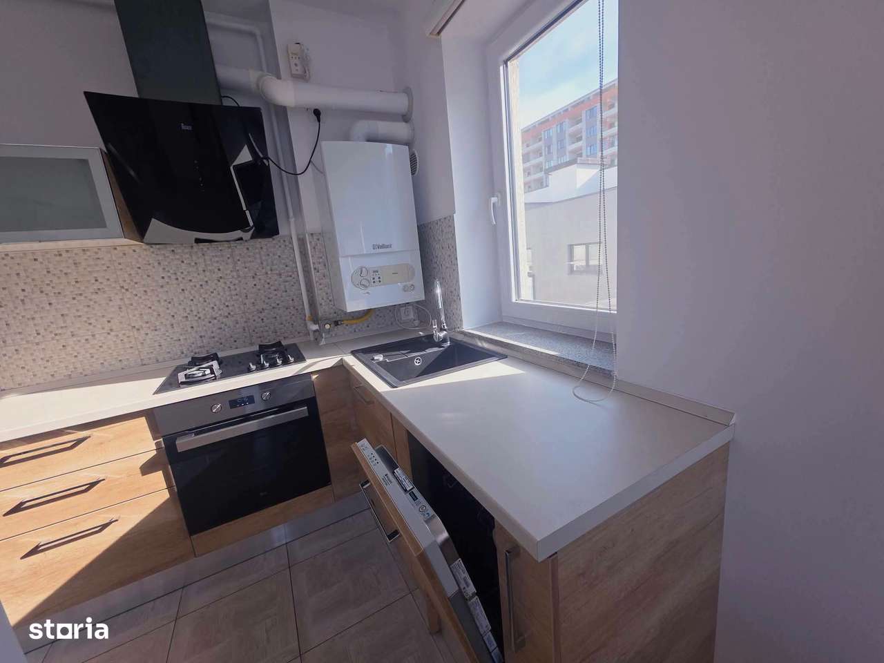 Vand 2 camere tip open space cu boxa si parcare zona Coresi-4