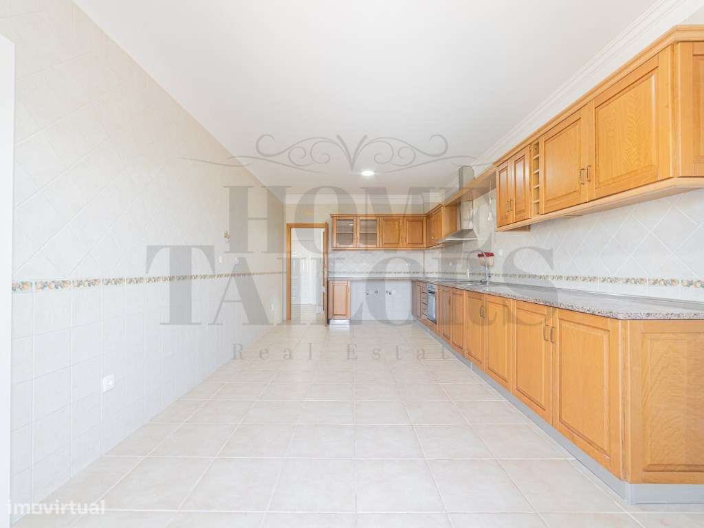 Moradia T4 com piscina-7